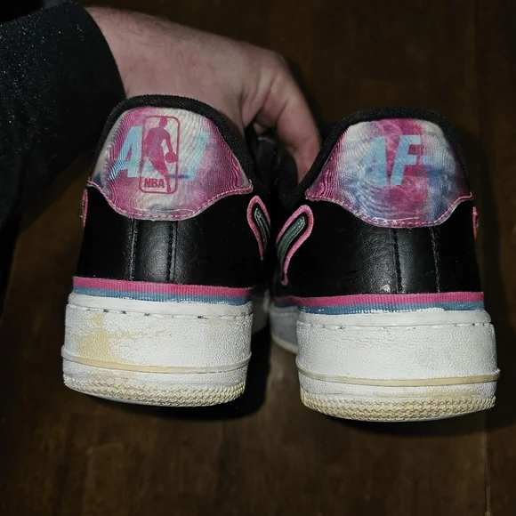 Nike Shoes - Picture 10 of 11